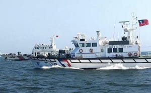 中國海警4艘船再侵金門限制水域  海巡一對一併航強勢驅離