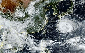 父親節恐泡湯！中颱白海豚直撲北部海面 全台降雨下到週三