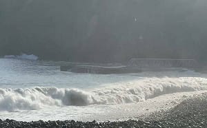 中颱「白海豚」逼近！龜山島沿海掀2米大浪   預警性封島4天至周日
