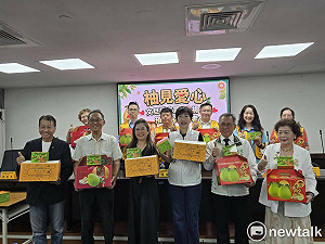 中秋月圓做公益　陳怡珍青果西施攜手企業團體　力挺果農送文旦　助弱勢過佳節