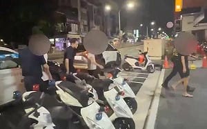 一中商圈出現「棒球隊」群毆！3萬債引糾紛 警3小時逮6人