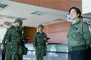 （影）漢光演習》賴清德視導八里艦飛彈槽、碼頭水雷裝載區
