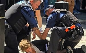 倫敦觀光勝地科芬園驚傳血案！47歲女持刀狂刺4男 警：疑涉精神問題