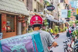 foodpanda防颱優惠 蚵仔煎洋芋片9元、2公升可樂29元