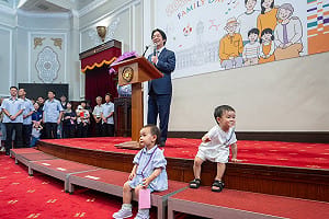 近60位寶寶到總統府 賴清德：感謝同仁化解國安危機增產報國