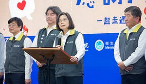 藍昔嗆要信慈濟還民進黨 蔡英文：不必信任何政黨「但務必相信專業」