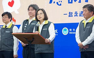 藍昔嗆要信慈濟還民進黨 蔡英文：不必信任何政黨「但務必相信專業」