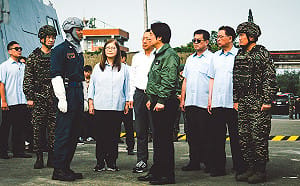 漢光42號演習進入反登陸階段　賴清德登海巡艦視導操演