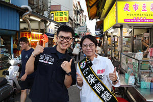 梁育慈邀屏東子弟張博洋掃街    展現高屏跨區域合作與世代串連