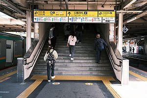 東京都宣布整修因應導彈攻擊防空避難所  面積1.3萬平方公尺、設防爆門、物資倉庫