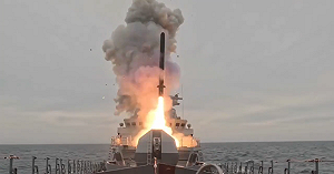 俄羅斯海軍潛艦有新裝  大型防護網覆蓋防無人機攻擊