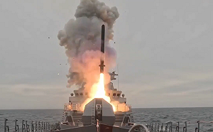 俄羅斯海軍潛艦有新裝  大型防護網覆蓋防無人機攻擊