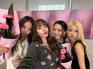 BLACKPINK出道10週年「見面會只有30分鐘」？合體直播「鮮花蛋糕都成員準備」再惹議