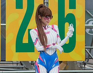 新一代水彈女王！YENA崔叡娜WATERBOMB「全身包緊緊」更性感