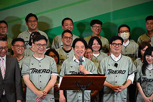 民進黨「行動中常會」高雄登場　陳其邁推薦賴瑞隆接棒延續高雄光榮  