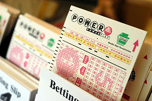 美彩券Powerball頭獎狂飆破10億美元！連44期槓龜 史上第8大獎金誕生