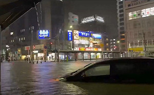日本千葉破紀錄豪雨4死  成田機場約7000人夜宿航廈