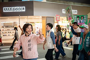 夜訪一中商圈挺青年創業 何欣純：讓創意變生意