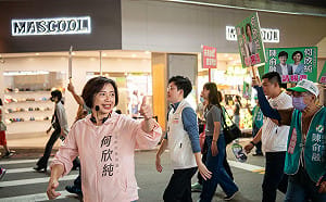 夜訪一中商圈挺青年創業 何欣純：讓創意變生意