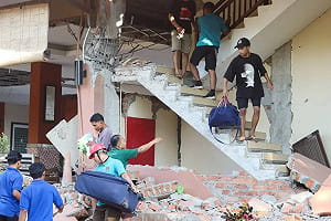 印尼清晨發生規模7.7強震  已造成38人亡、2人重傷