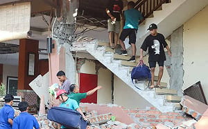 印尼清晨發生規模7.7強震  已造成38人亡、2人重傷