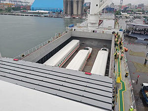 台灣高鐵N700ST正式抵台！首批12節完成卸運 畫面曝光