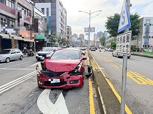 男涉毒駕闖紅燈致4車受損釀3傷 高雄警逮人送辦