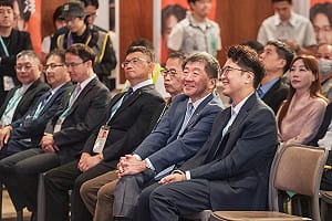 陳時中致詞噴蔣萬安 他讚：把蔣噴的滿地找牙