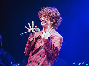 AKASAKI突取消11場全球巡演！沉默3天首發聲：心情很混亂