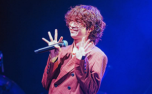 AKASAKI突取消11場全球巡演！沉默3天首發聲：心情很混亂