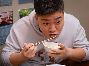 Joeman要求蕭伊「凌晨四點煮牛肉麵」引爆笑料！她開轟：半夜想吃什麼叫外送就有了欸
