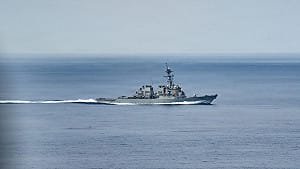 美驅逐艦班福特號南海故障全艦無電滯留4天  華盛頓號航艦打擊群「減配」援中東