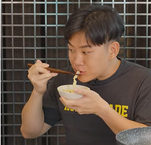 Joeman到底有多愛吃牛肉麵？相關題材竟拍過至少八次　曾親自下麵煮來吃
