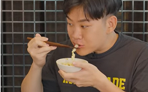 Joeman到底有多愛吃牛肉麵？相關題材竟拍過至少八次　曾親自下麵煮來吃
