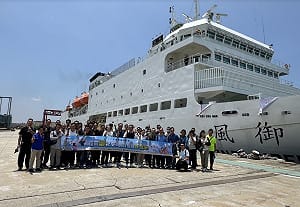 御風輪首度航抵台中及花蓮港    高科大海洋教育擁抱民眾