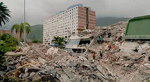 一分鐘內 2次7級以上強震! 這國6438人死亡 6462人獲救 超過8.6萬人送醫