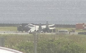 日本航空自衛隊F-15J戰機著陸後傾斜無法移動  那霸機場關閉海側跑道