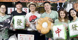 夜市掀「洋流」！女兒氣喊沈伯洋沒幫支持者簽名：他會投給別人