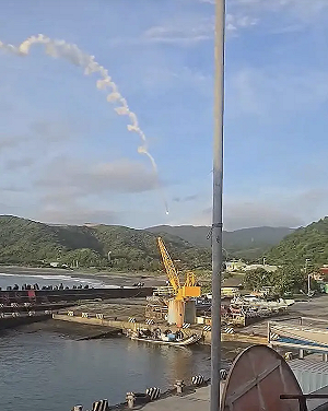 屏東九鵬基地發射火箭竟「螺旋狀」墜山！中科院證實測試發生異常