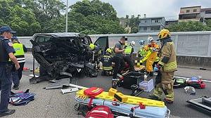 國1北上三義段3車追撞　4傷送醫3命危