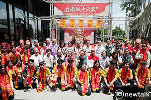 台南七夕「做十六歲」成年禮登場  黃偉哲盼傳承文化及祝福學子迎新階段