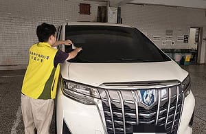 拖欠勞保費遭管收　營造負責人先繳220萬元交出油電車獲釋
