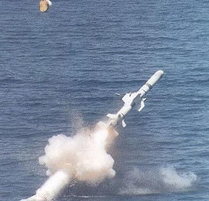 超車美國？！日媒獨家：防衛省提議研發潛射高超音速導彈