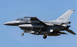 美66架F-16V戰機交機啟動！首批2架已飛向台灣 傳「這日」抵台東