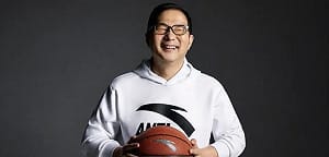 (影) 安踏前 CEO 疑「潤」洛杉磯! 班機起飛一小時後才敢發文