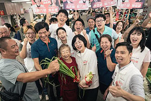 選前99天！蘇巧慧清晨4點半進擊板橋果菜市場  展現超高人氣