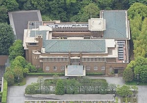 首相公邸沒遇鬼卻被蟑螂嚇到！高市早苗不忍殺生　原因與《火之鳥》有關