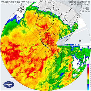 劇烈豪雨狂炸高雄！陳其邁示警時雨量上看70毫米 提醒市民提高警覺