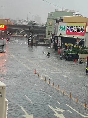 雨彈連炸台南！仁德、永康多處積淹水　地下道及涵洞封閉