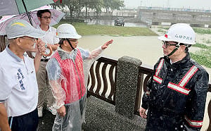 強化抽排整備嚴防豪雨致災  陳其邁視察北高雄防汛設施